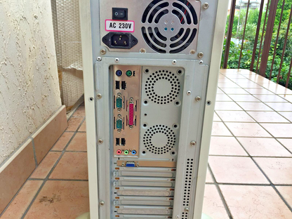 Windows 98 SE Big Tower Intel Pentium 4 2400 Mhz Retrogames 2x Seriale Parallela