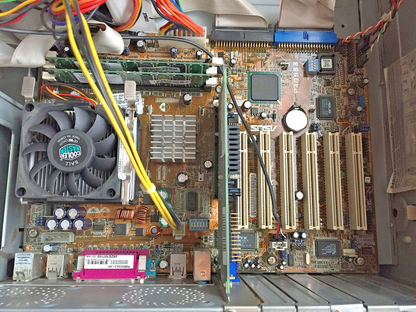 Windows 98 SE Big Tower Intel Pentium 4 2400 Mhz Retrogames 2x Seriale Parallela