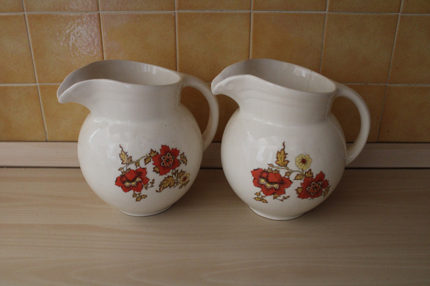 Coppia di Caraffe in Porcellana Cecoslovacchia XX° secolo Vintage Crema