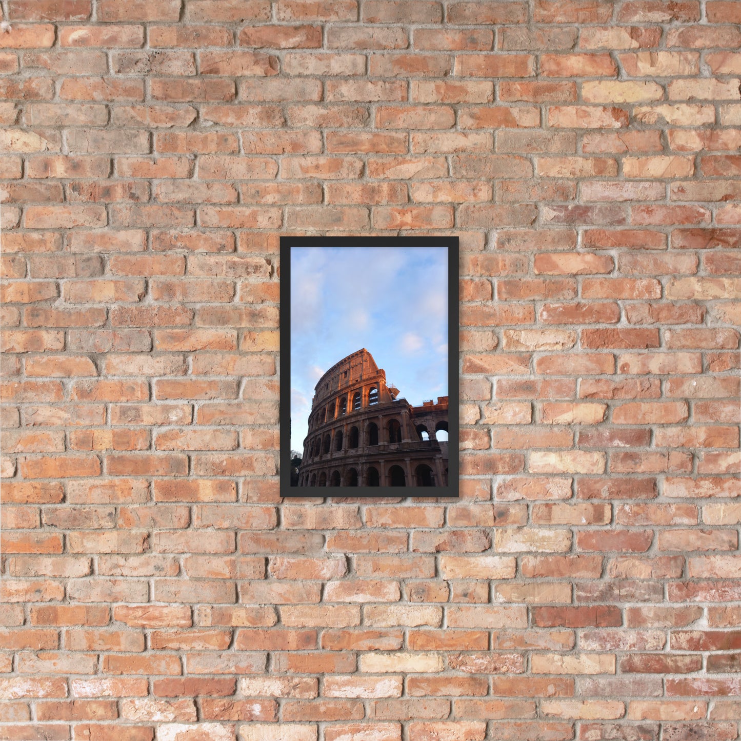 Colosseo illuminato da una giornata di sole, poster con cornice