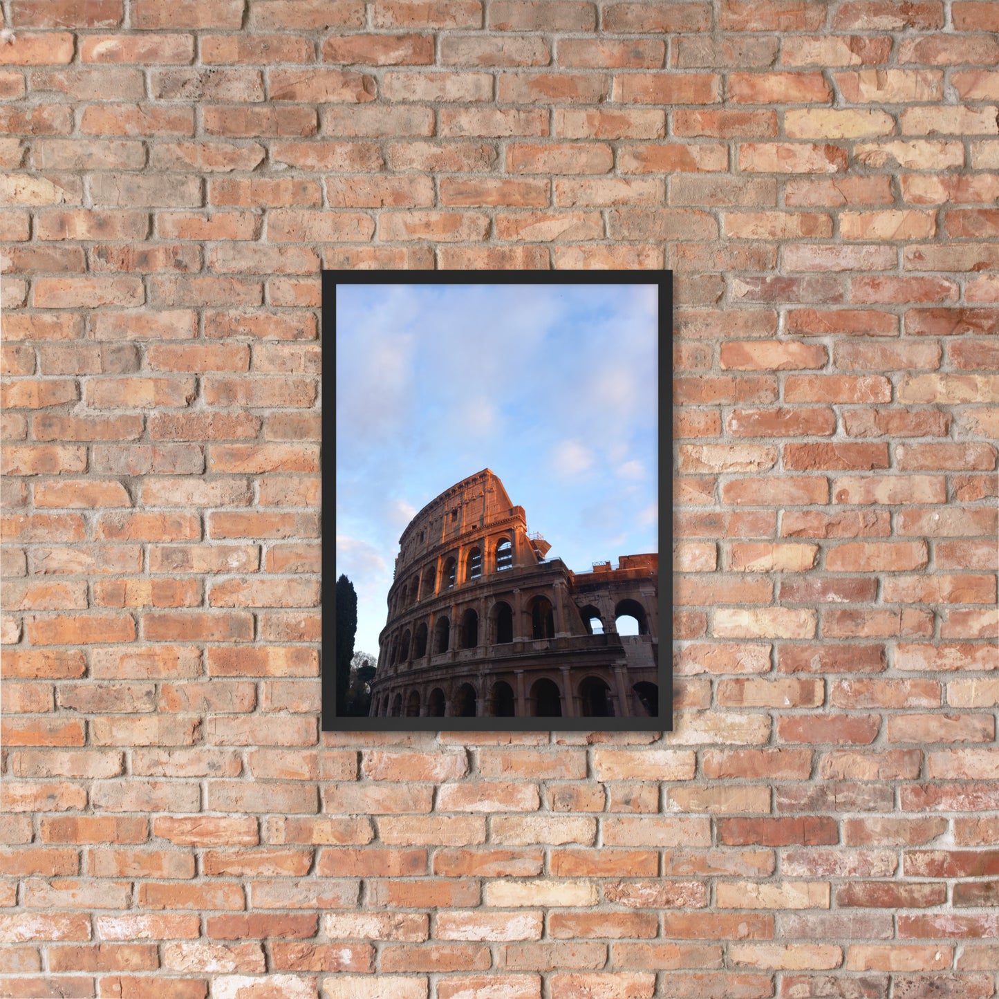 Colosseo illuminato da una giornata di sole, poster con cornice